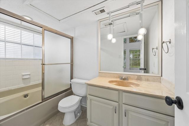 2425 Holly Hall Street 143, Houston, TX 77054