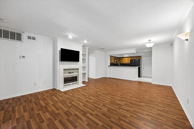 2425 Holly Hall Street 143, Houston, TX 77054