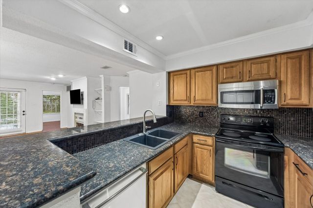 2425 Holly Hall Street 143, Houston, TX 77054