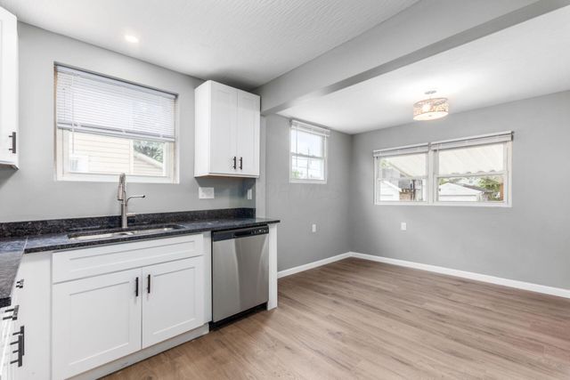 564 S Wayne Avenue, Columbus, OH 43204