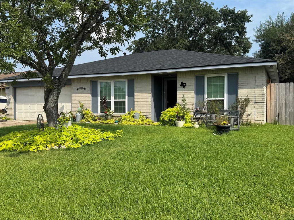9803 Sparrow Street, La Porte, TX 77571