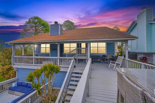 215 Clear Water Street E, Montgomery, TX 77356