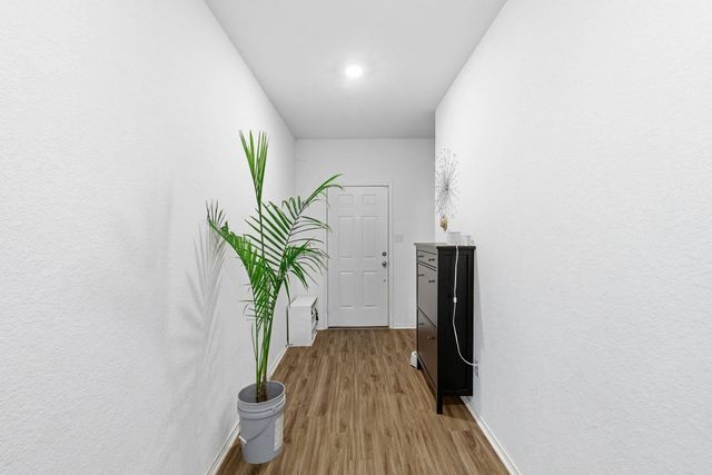 307 Sunfish LN, Bastrop, TX 78602