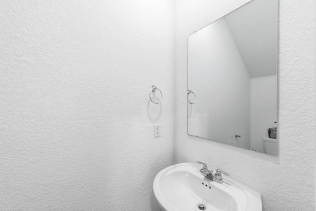 307 Sunfish LN, Bastrop, TX 78602