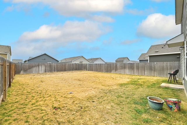 307 Sunfish LN, Bastrop, TX 78602