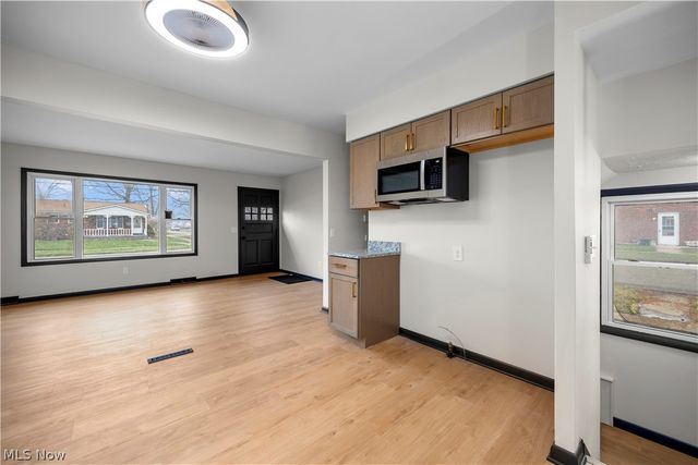 897 Livermore Lane, Elyria, OH 44035