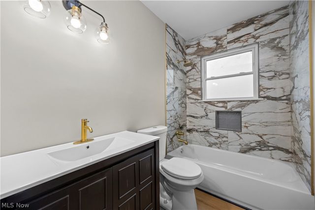 897 Livermore Lane, Elyria, OH 44035