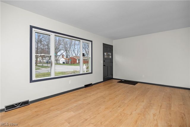 897 Livermore Lane, Elyria, OH 44035