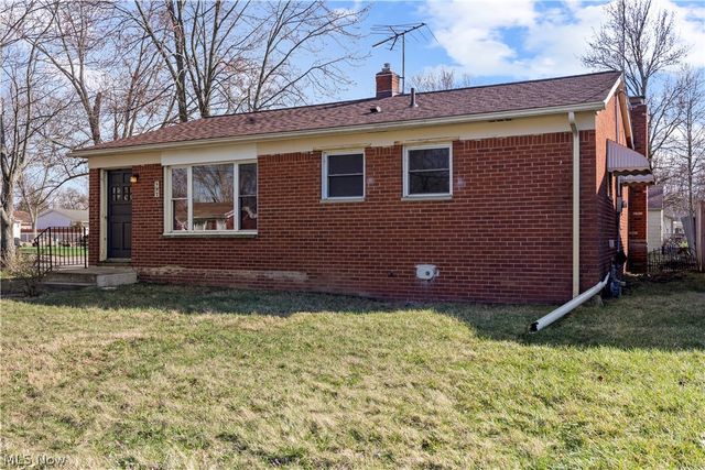 897 Livermore Lane, Elyria, OH 44035