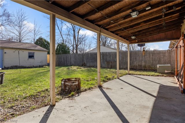 897 Livermore Lane, Elyria, OH 44035