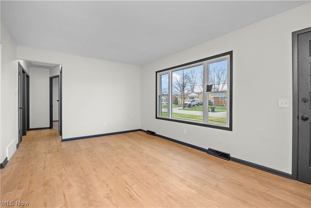 897 Livermore Lane, Elyria, OH 44035