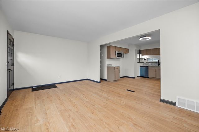 897 Livermore Lane, Elyria, OH 44035