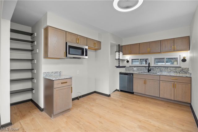 897 Livermore Lane, Elyria, OH 44035