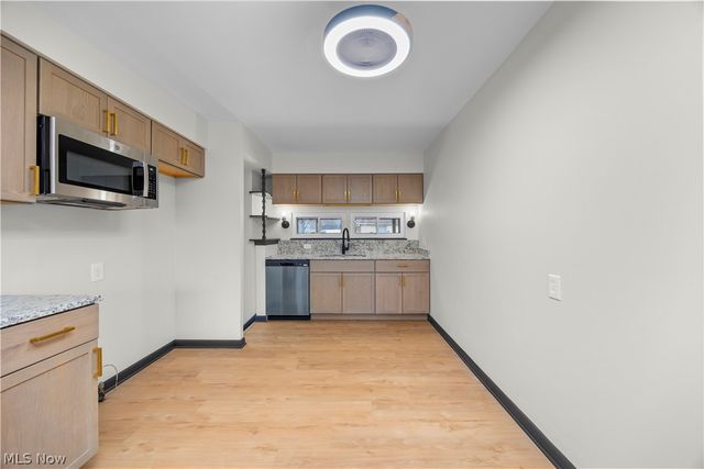 897 Livermore Lane, Elyria, OH 44035