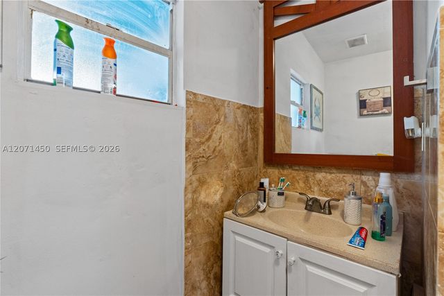 3445 NW 2nd St, Miami, FL 33125