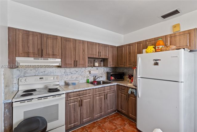 3445 NW 2nd St, Miami, FL 33125