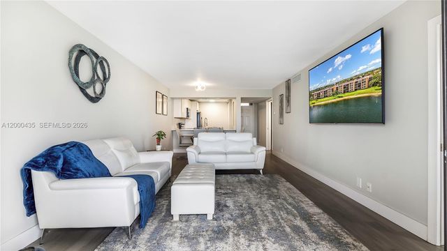 6231 Coral Lake Dr 307, Margate, FL 33063