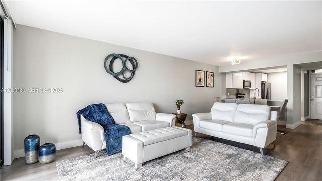 6231 Coral Lake Dr 307, Margate, FL 33063