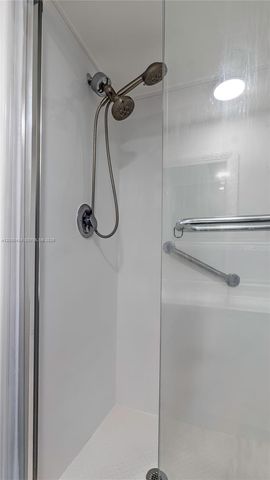 6231 Coral Lake Dr 307, Margate, FL 33063