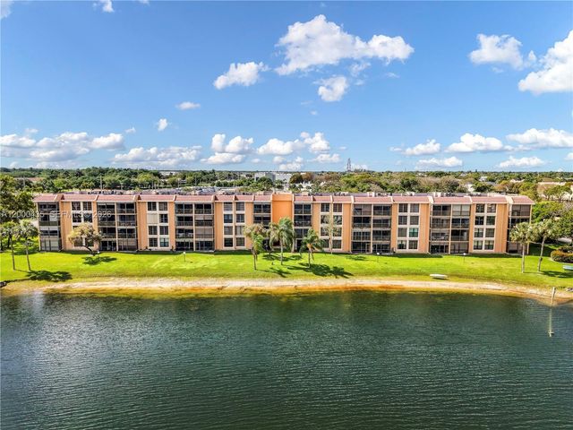 6231 Coral Lake Dr 307, Margate, FL 33063