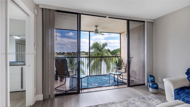 6231 Coral Lake Dr 307, Margate, FL 33063