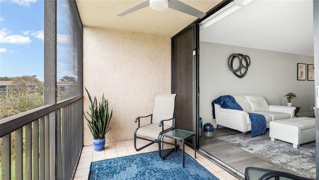 6231 Coral Lake Dr 307, Margate, FL 33063