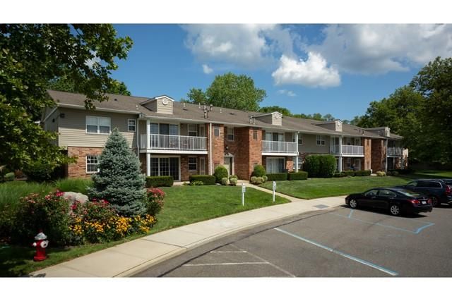 60 Westwood Drive 68, Westbury, NY 11590