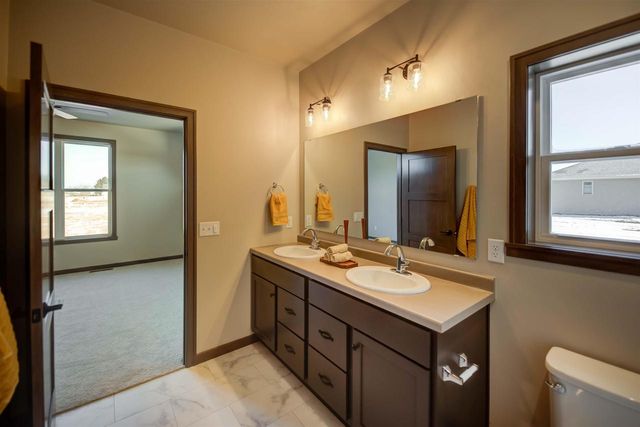 5304 FENCELINE LANE, Omro, WI 54963