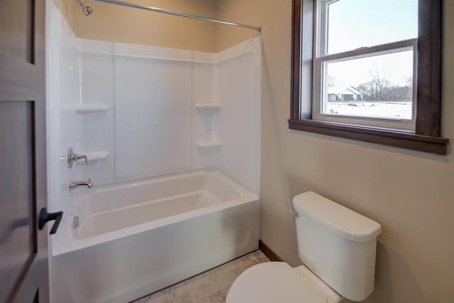 5304 FENCELINE LANE, Omro, WI 54963