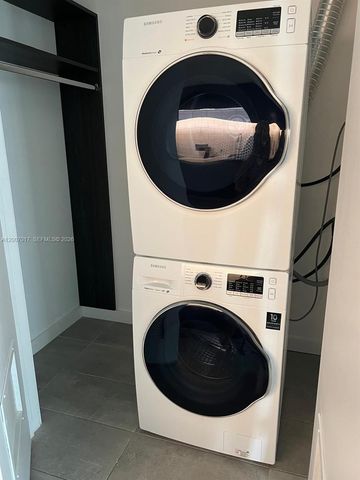 227 NE 2nd St 1910, Miami, FL 33132