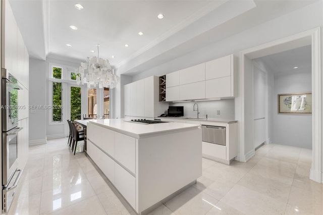 255 Cocoplum Rd, Coral Gables, FL 33143