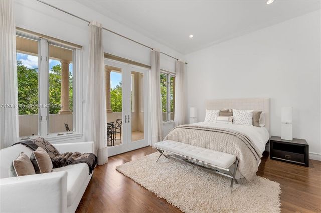 255 Cocoplum Rd, Coral Gables, FL 33143