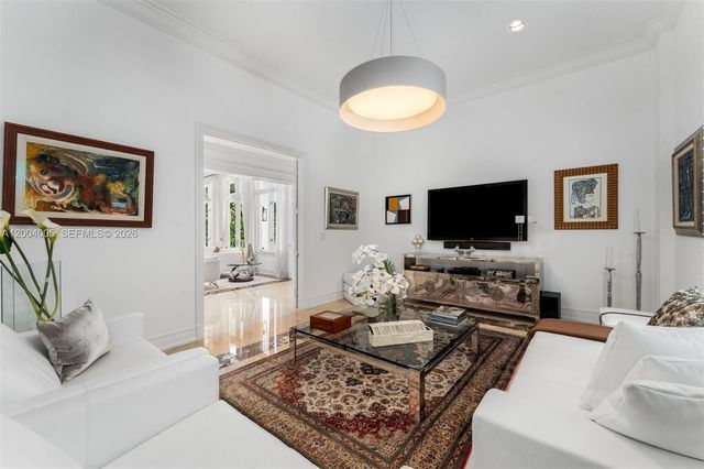 255 Cocoplum Rd, Coral Gables, FL 33143