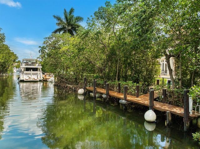 255 Cocoplum Rd, Coral Gables, FL 33143