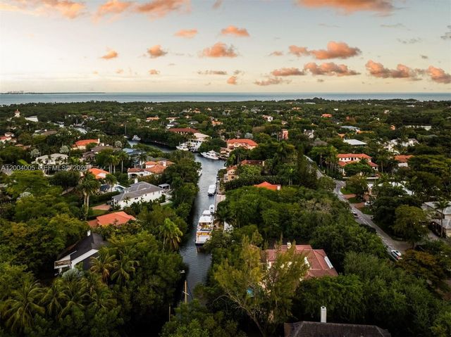 255 Cocoplum Rd, Coral Gables, FL 33143