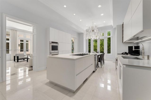 255 Cocoplum Rd, Coral Gables, FL 33143