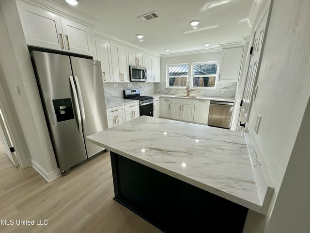 305 W Westview Drive, Biloxi, MS 39531