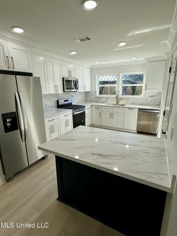 305 W Westview Drive, Biloxi, MS 39531