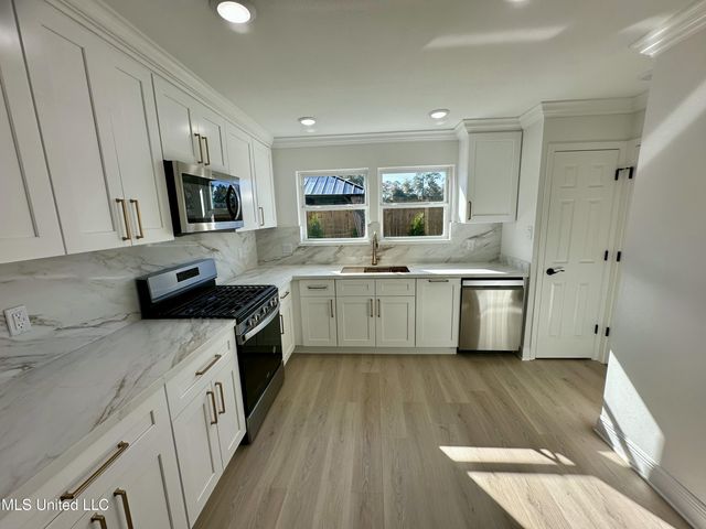 305 W Westview Drive, Biloxi, MS 39531