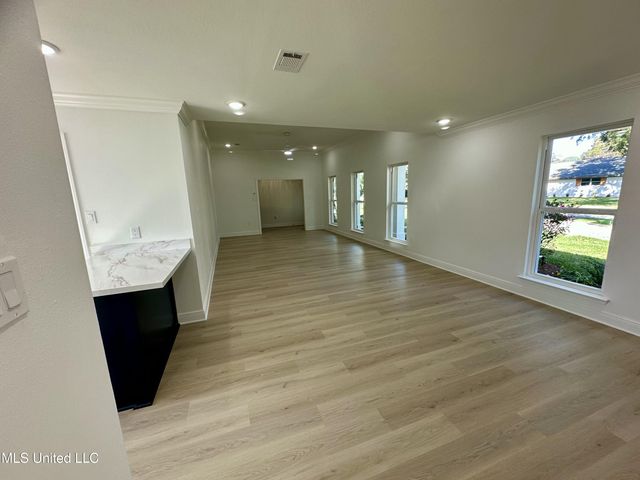 305 W Westview Drive, Biloxi, MS 39531