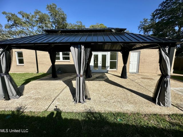 305 W Westview Drive, Biloxi, MS 39531