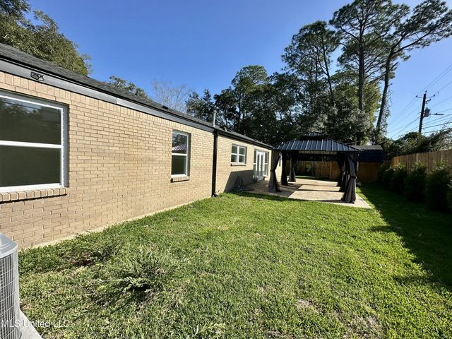 305 W Westview Drive, Biloxi, MS 39531