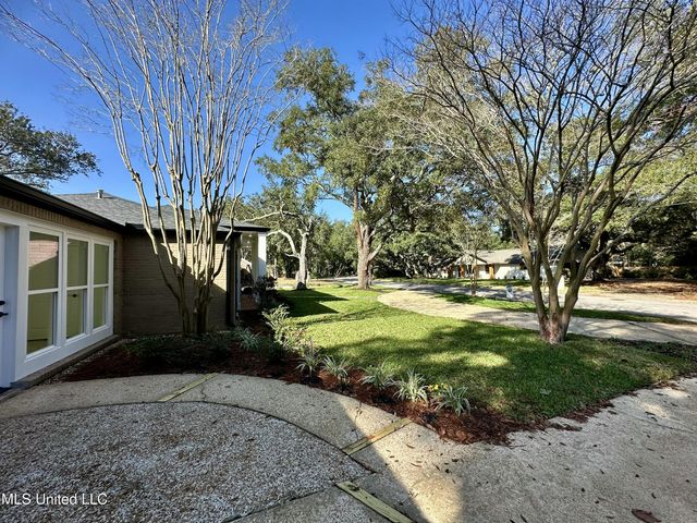 305 W Westview Drive, Biloxi, MS 39531