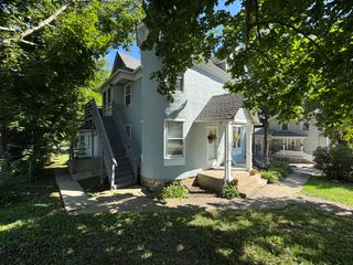 137 E Washington Street 1R, West Chicago, IL 60185
