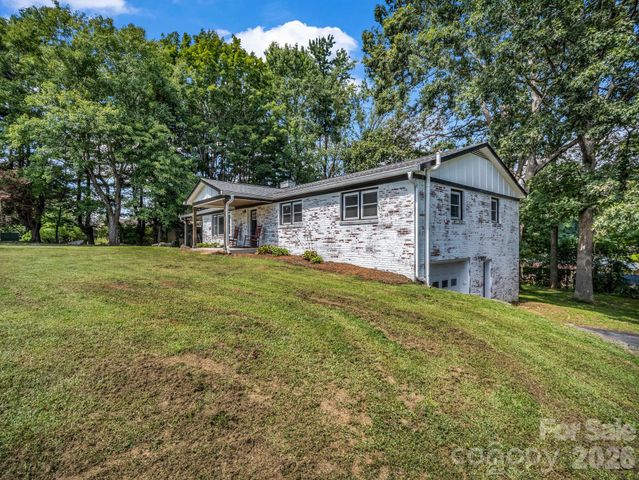 3208 Florida Drive, Hendersonville, NC 28792