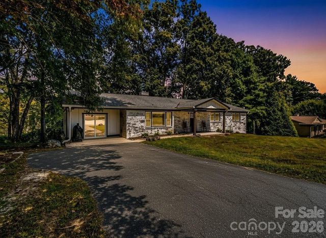 3208 Florida Drive, Hendersonville, NC 28792