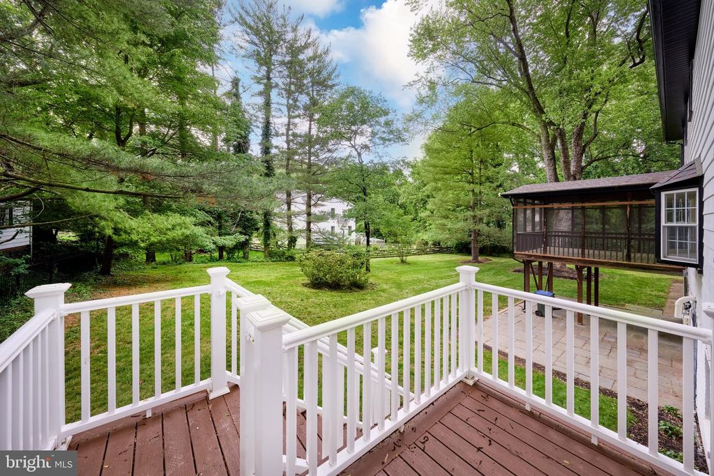Image 14 of property listing at 11318 VALE RD, Oakton, VA 22124
