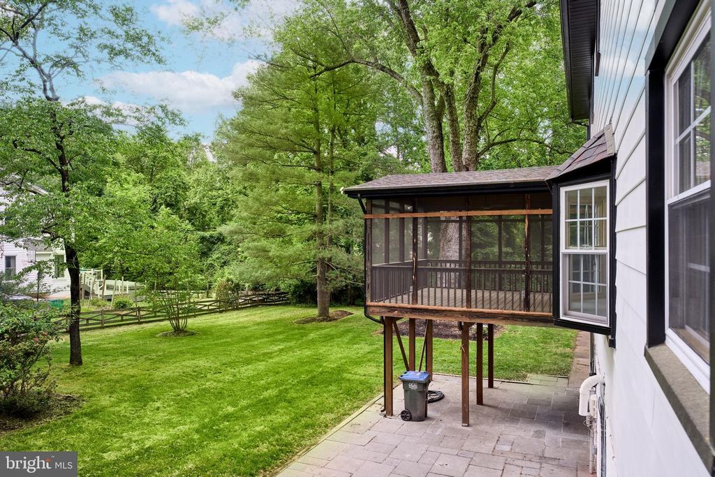 Image 15 of property listing at 11318 VALE RD, Oakton, VA 22124
