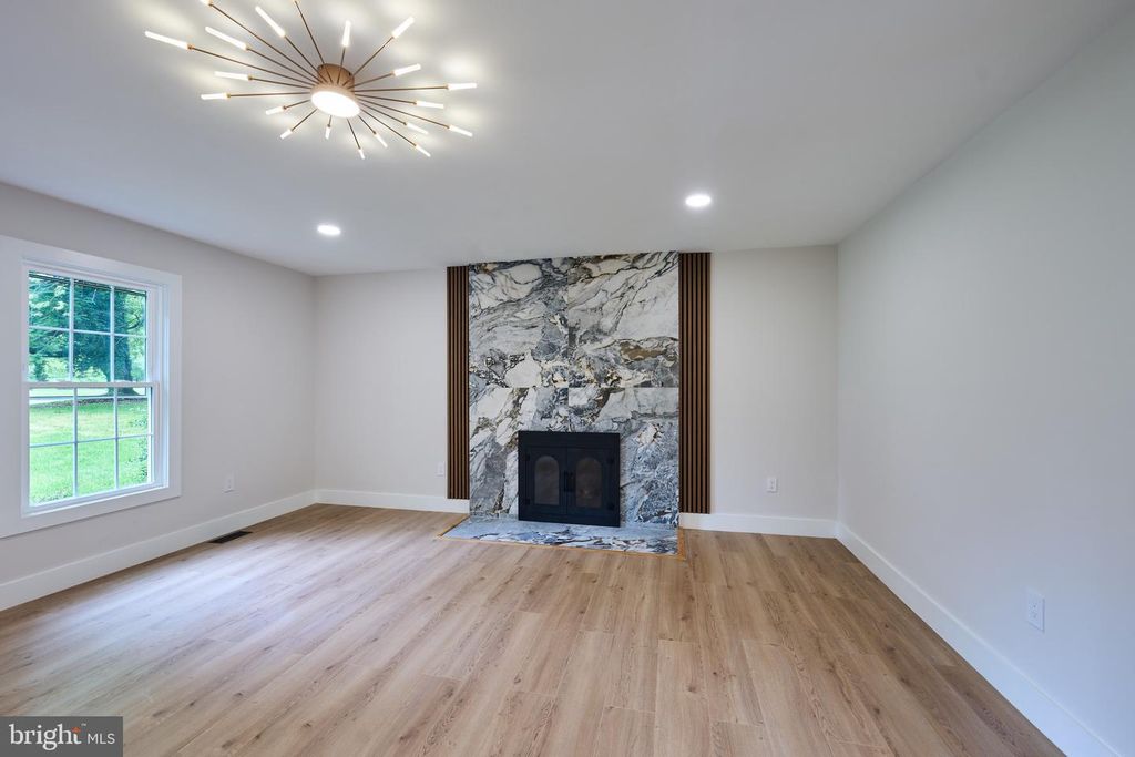 Image 32 of property listing at 11318 VALE RD, Oakton, VA 22124