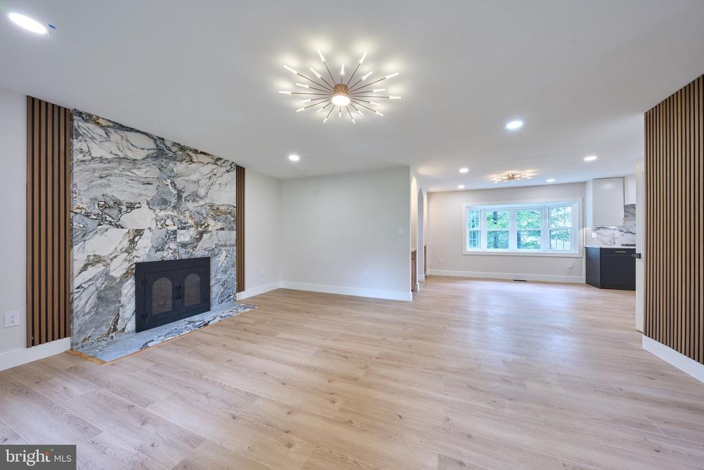Image 33 of property listing at 11318 VALE RD, Oakton, VA 22124